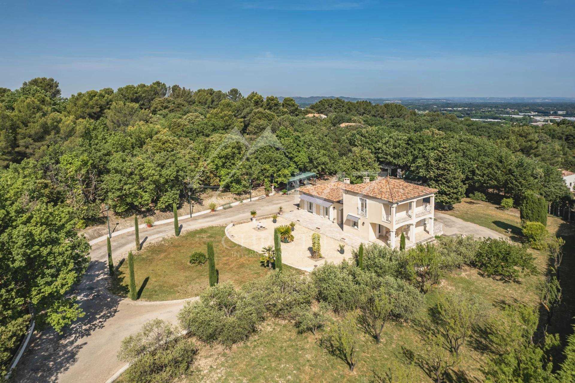 Rumah di Eyragues, Provence-Alpes-Cote d'Azur 10763397