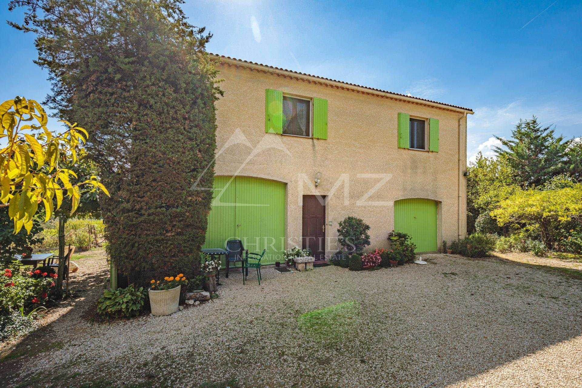 House in Cadenet, Vaucluse 10763398