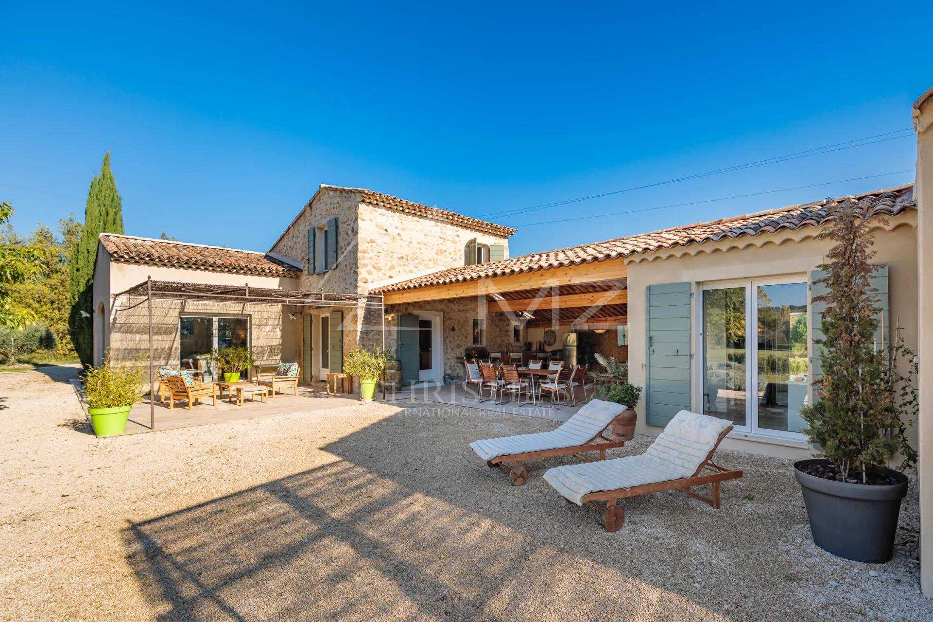 Rumah di La Motte-d'Aigues, Provence-Alpes-Cote d'Azur 10763406
