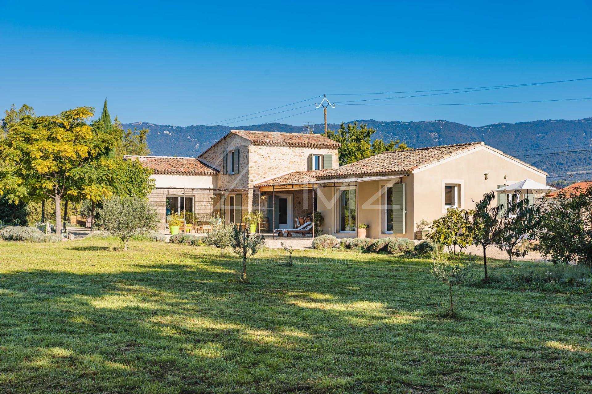 Talo sisään La Motte-d'Aigues, Provence-Alpes-Cote d'Azur 10763406