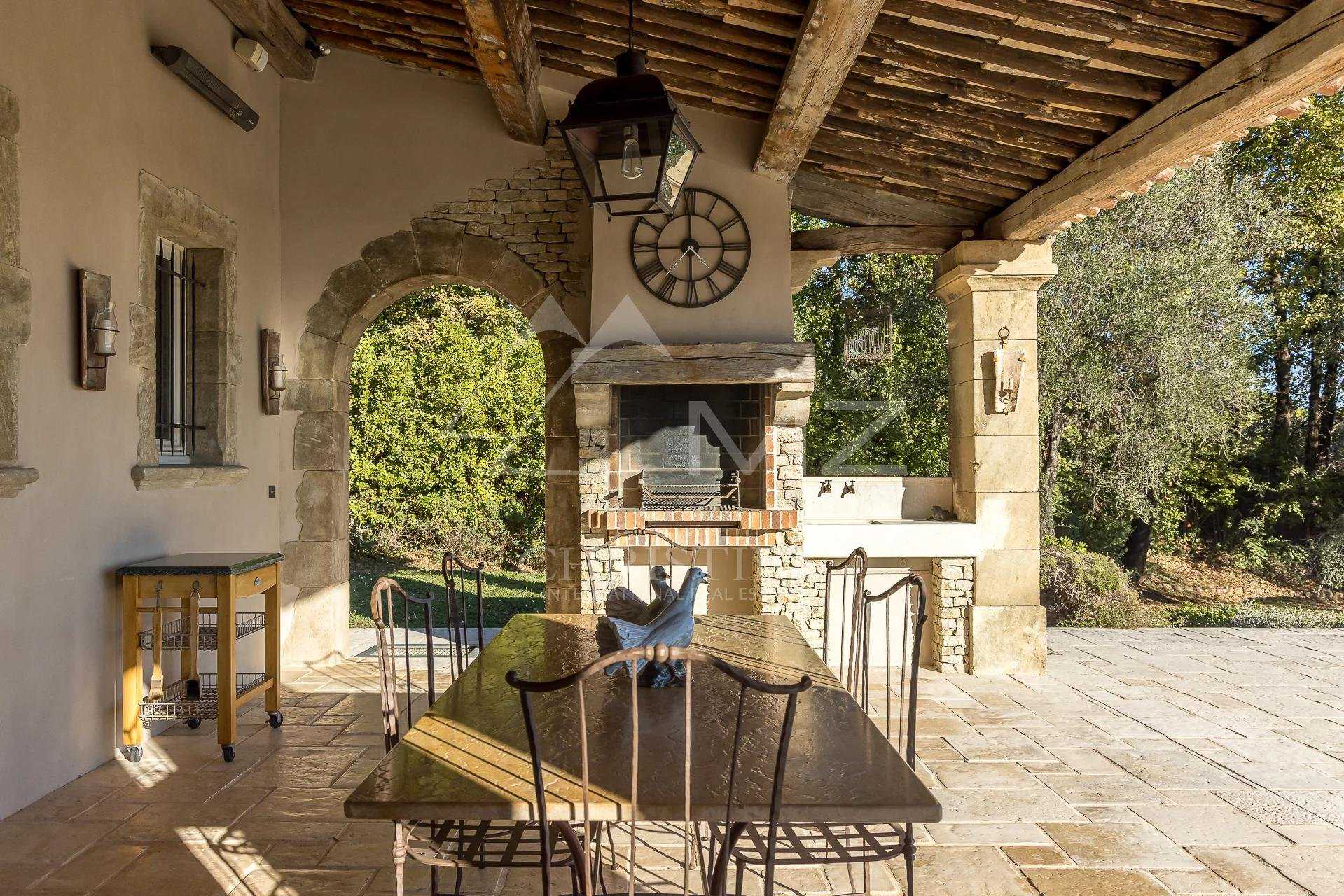 Huis in Châteauneuf-Grasse, Alpes-Maritimes 10763407