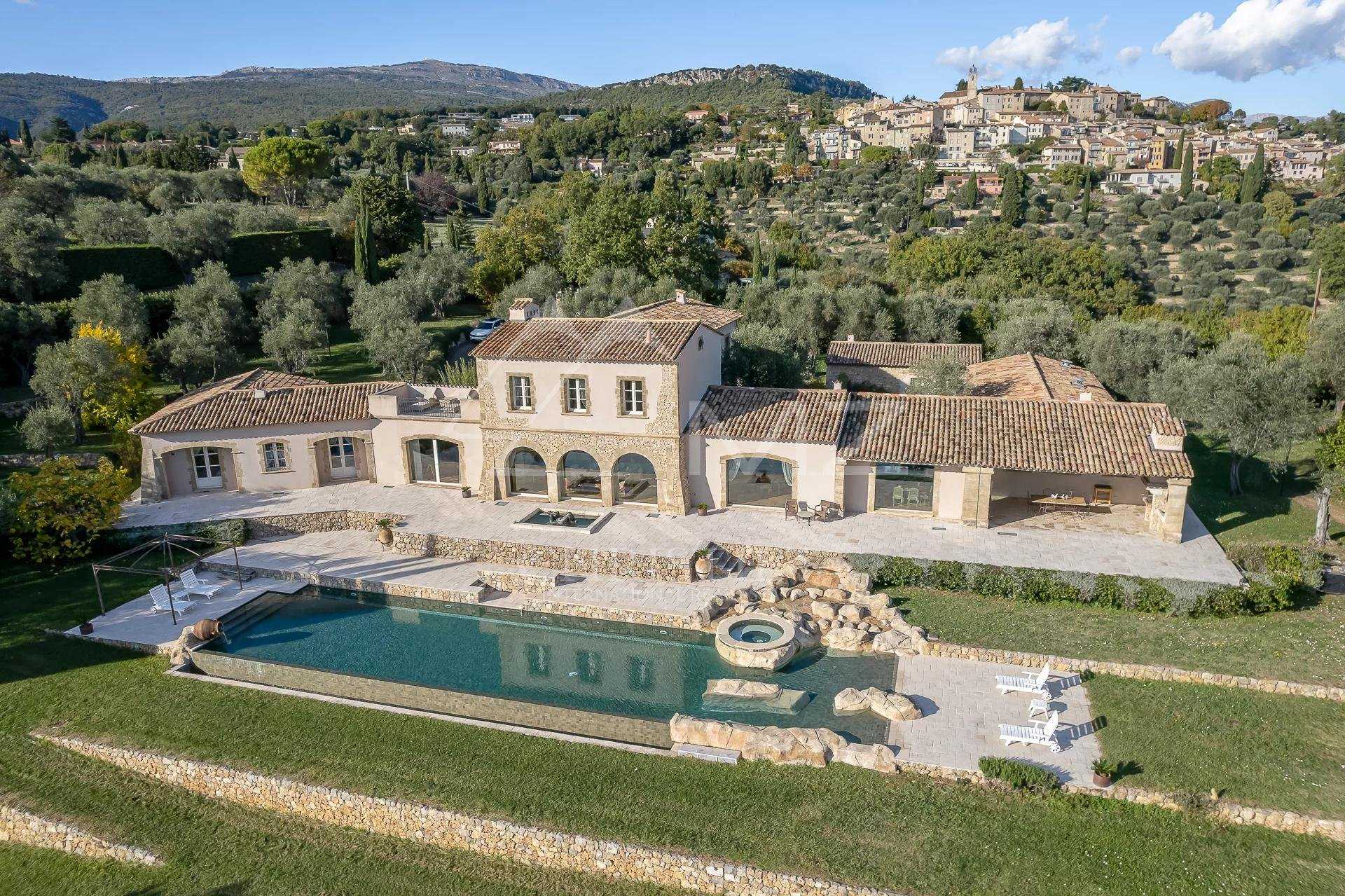 Huis in Châteauneuf-Grasse, Alpes-Maritimes 10763407
