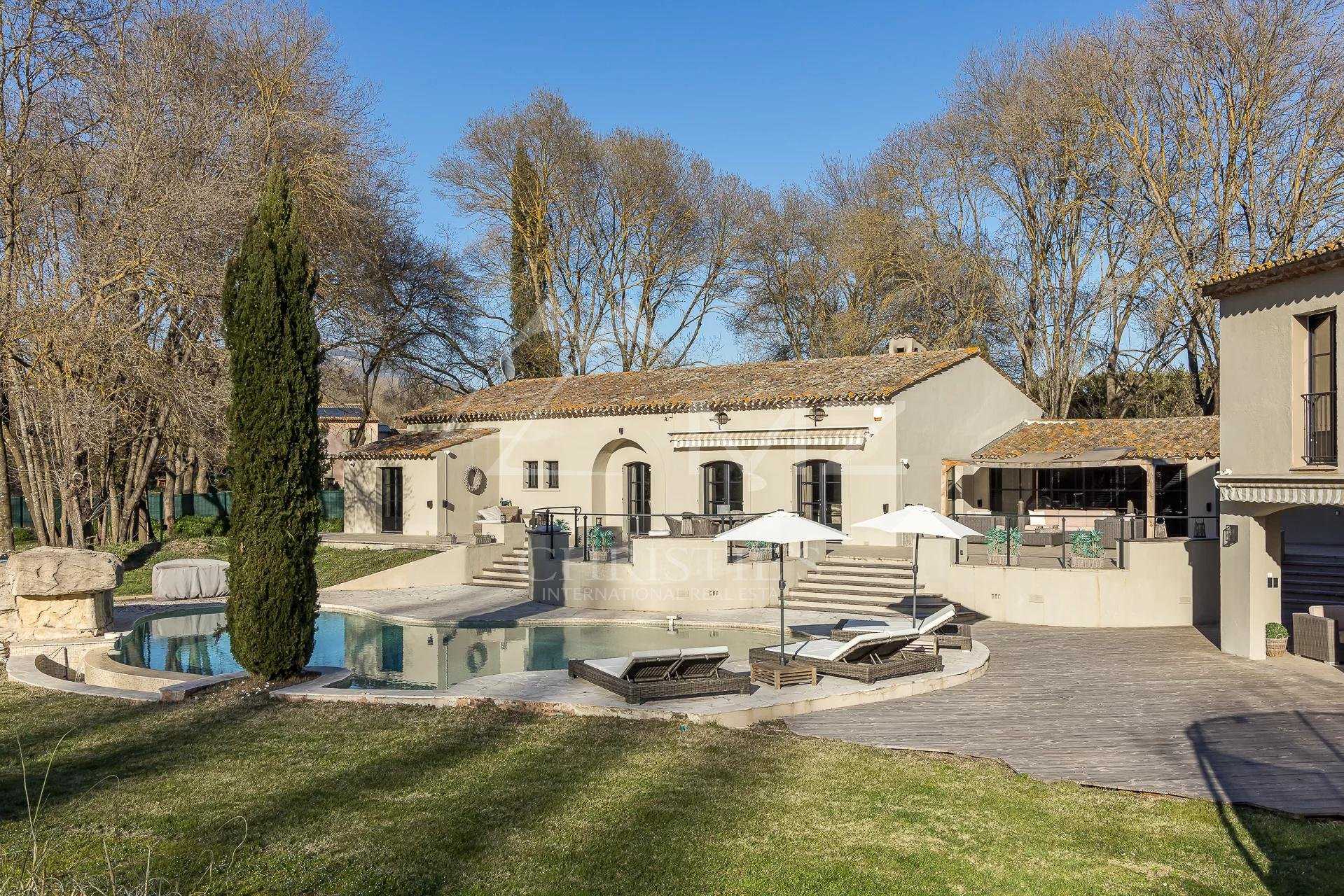 Rumah di Chateauneuf-Grasse, Provence-Alpes-Cote d'Azur 10763410