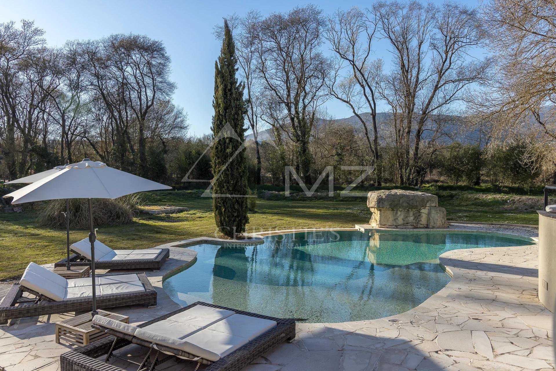 Rumah di Chateauneuf-Grasse, Provence-Alpes-Cote d'Azur 10763410