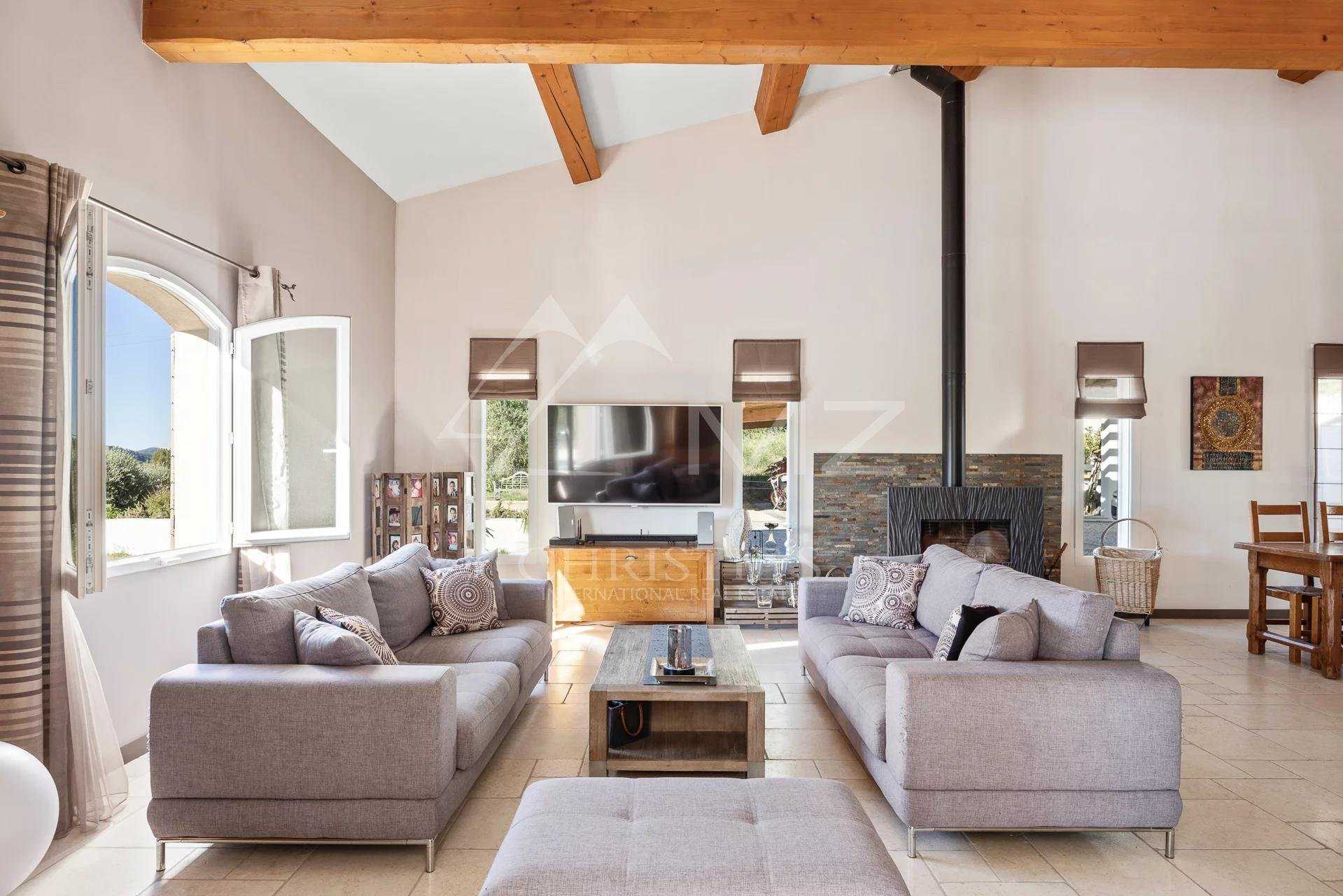 Talo sisään Le Tignet, Provence-Alpes-Cote d'Azur 10763418