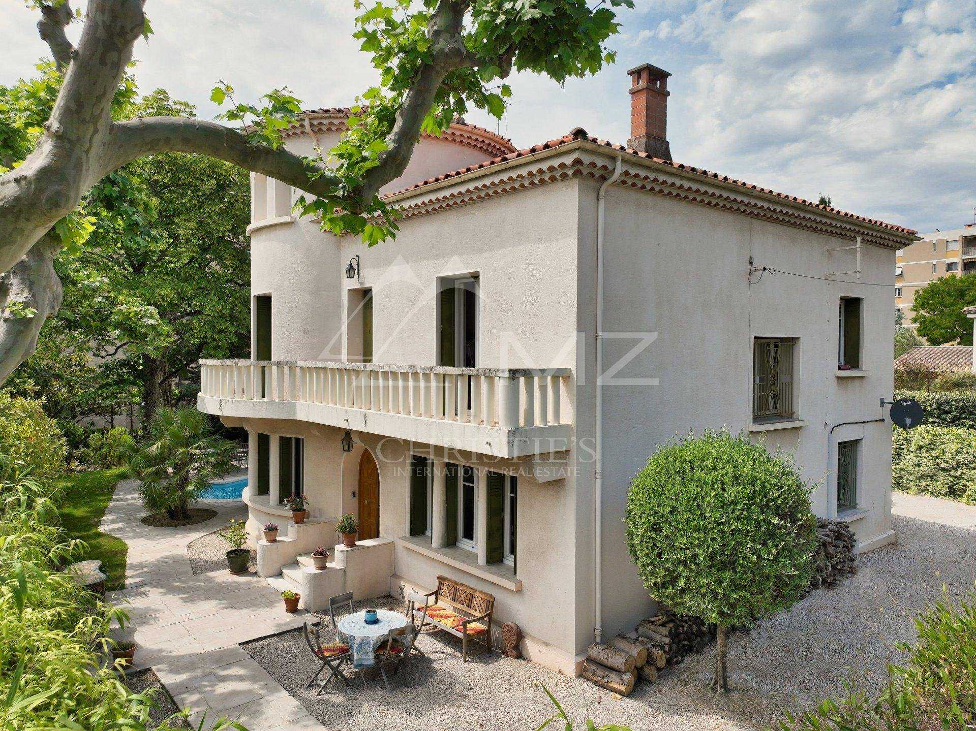 rumah dalam Aix-en-Provence, Provence-Alpes-Côte d'Azur 10763459