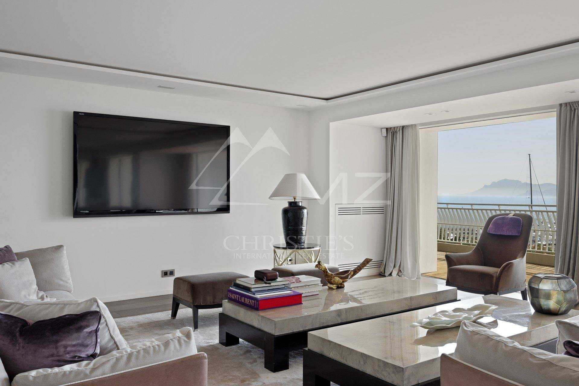 Condominium in Cannes, Alpes-Maritimes 10763467