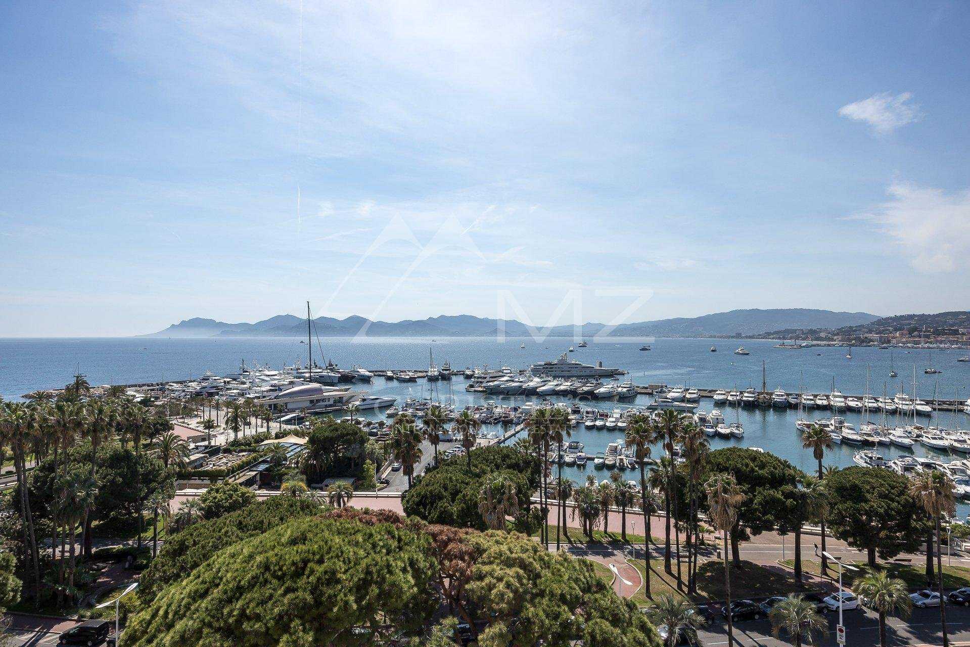 Osakehuoneisto sisään Cannes, Alpes-Maritimes 10763467