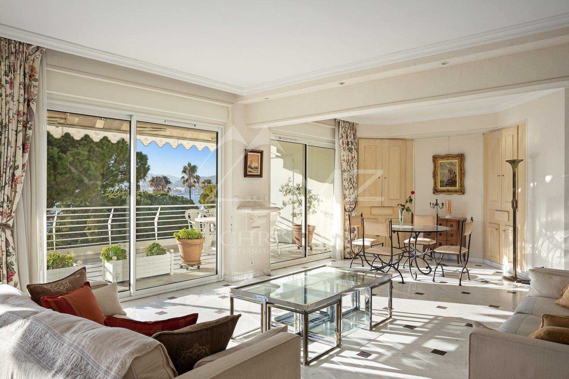 Condominium in Cannes, Provence-Alpes-Cote d'Azur 10763477