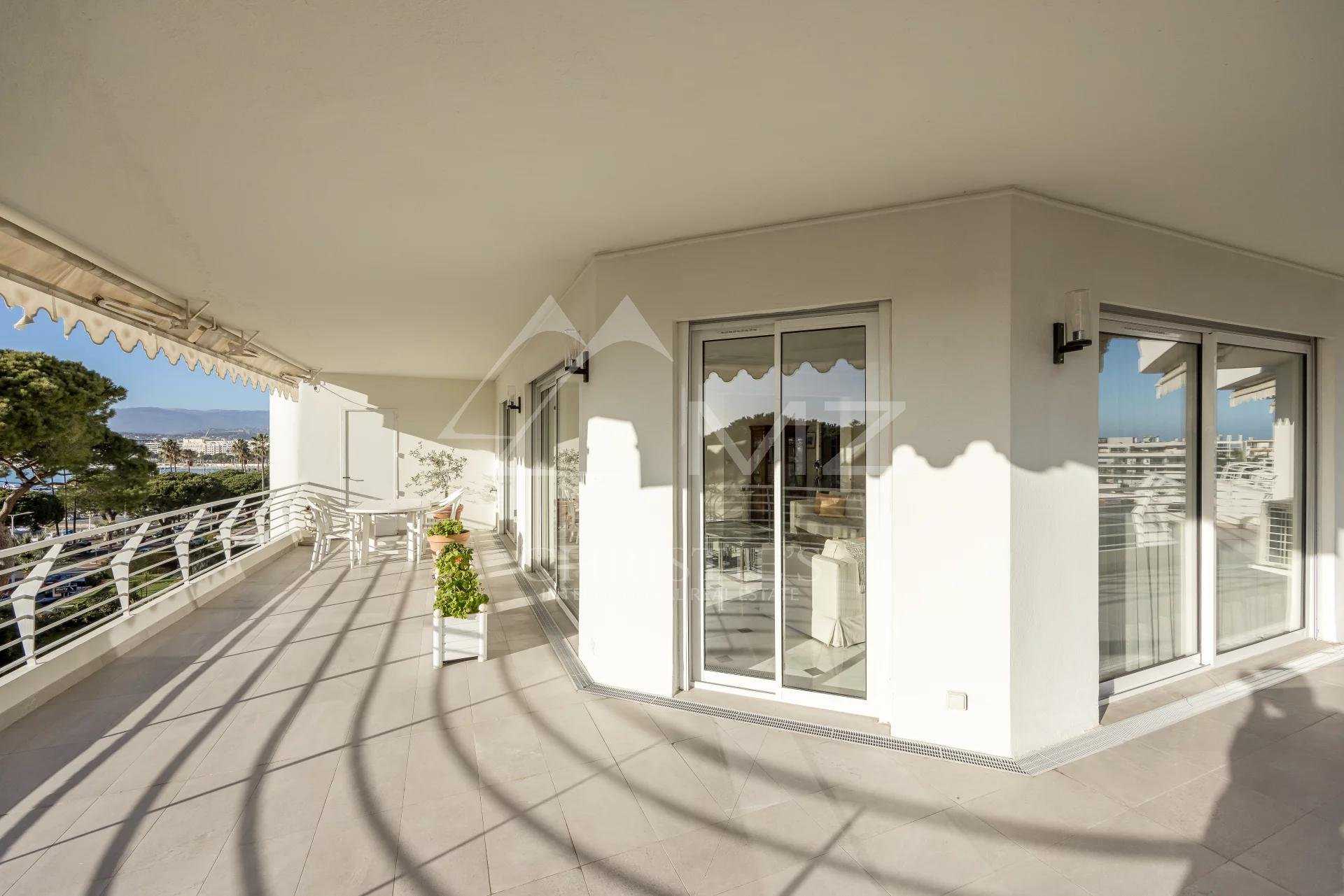 Condominium in Cannes, Provence-Alpes-Cote d'Azur 10763477