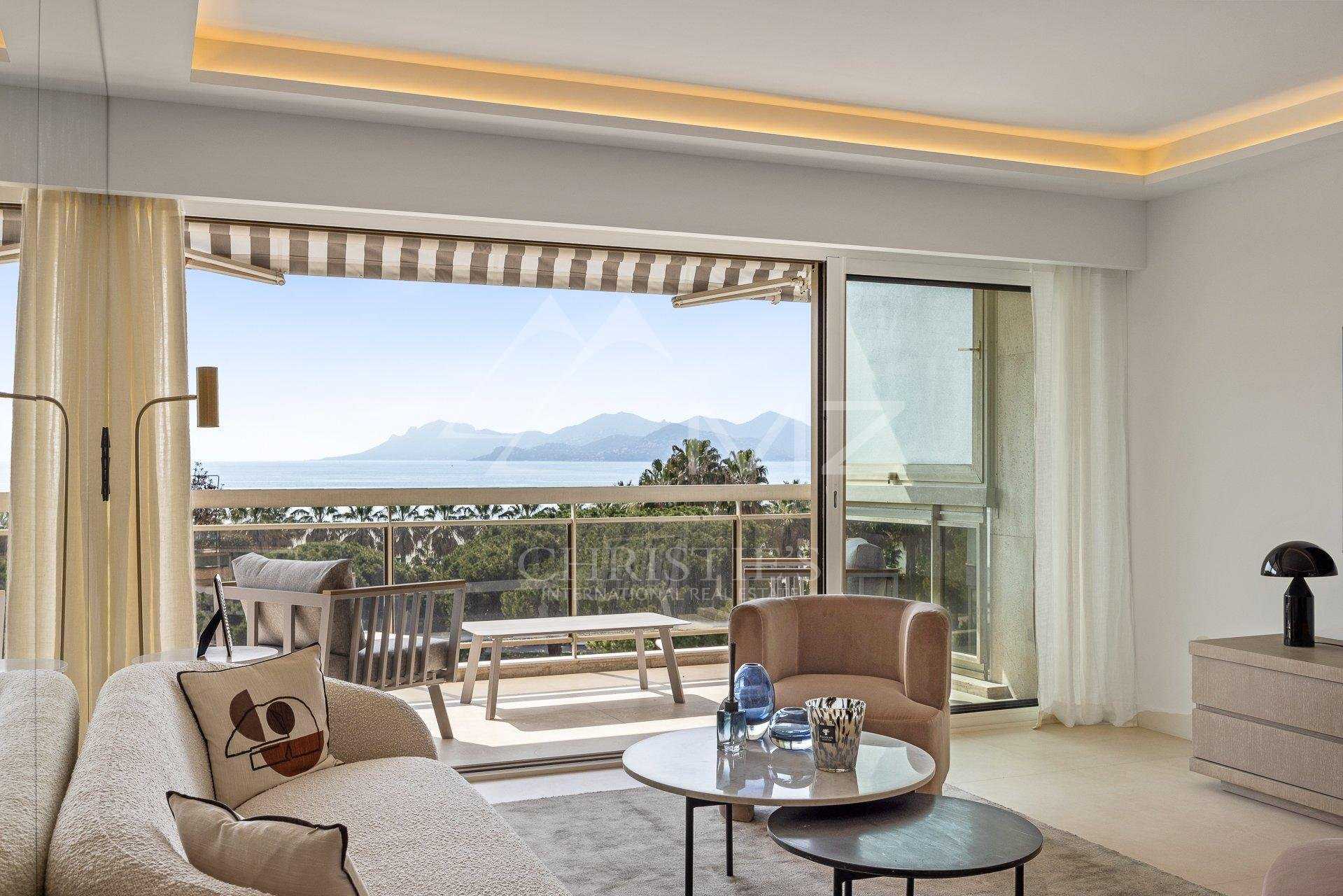 Condominium in Cannes, Provence-Alpes-Côte d'Azur 10763482