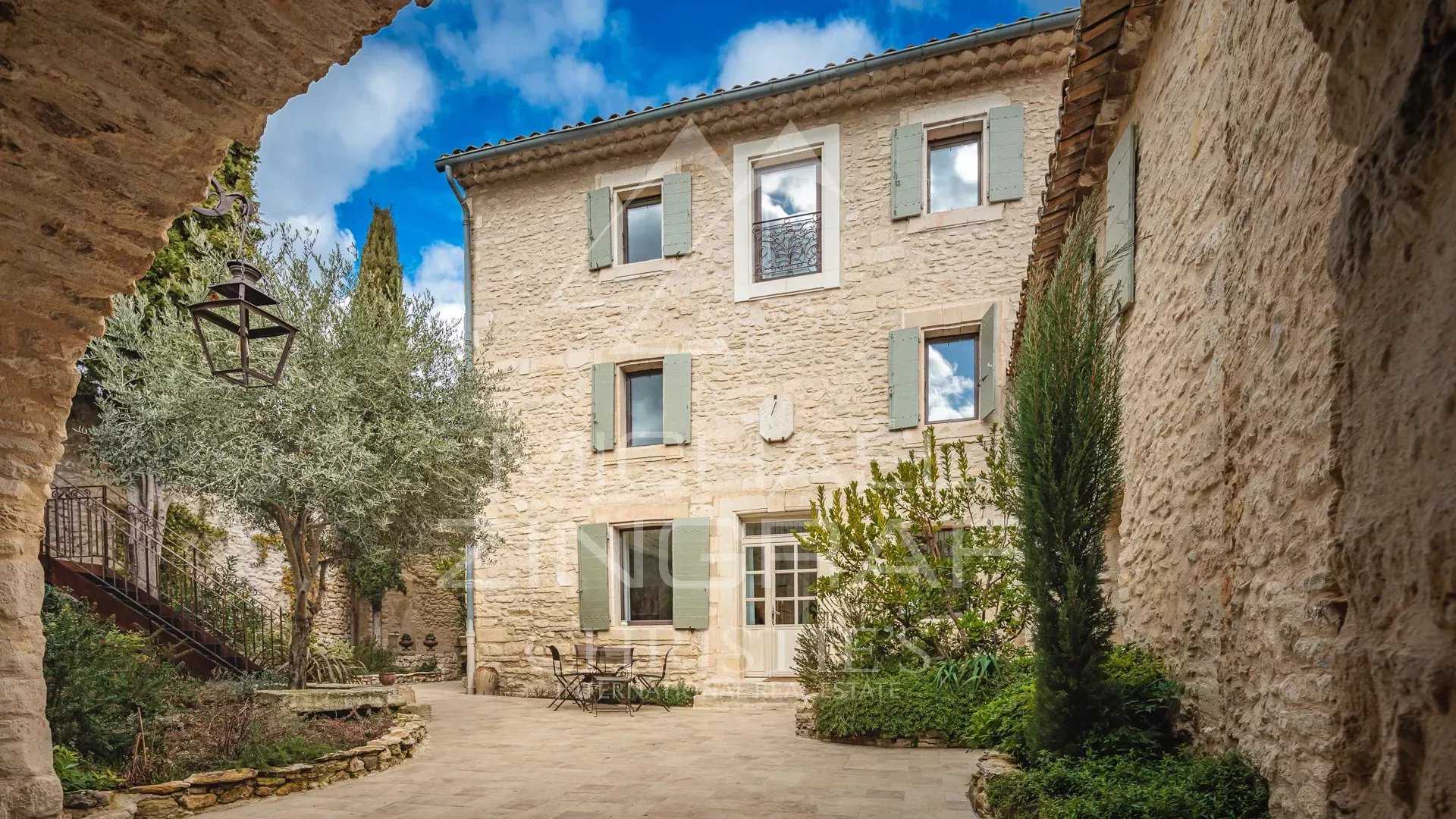 Talo sisään Gordes, Provence-Alpes-Cote d'Azur 10763527