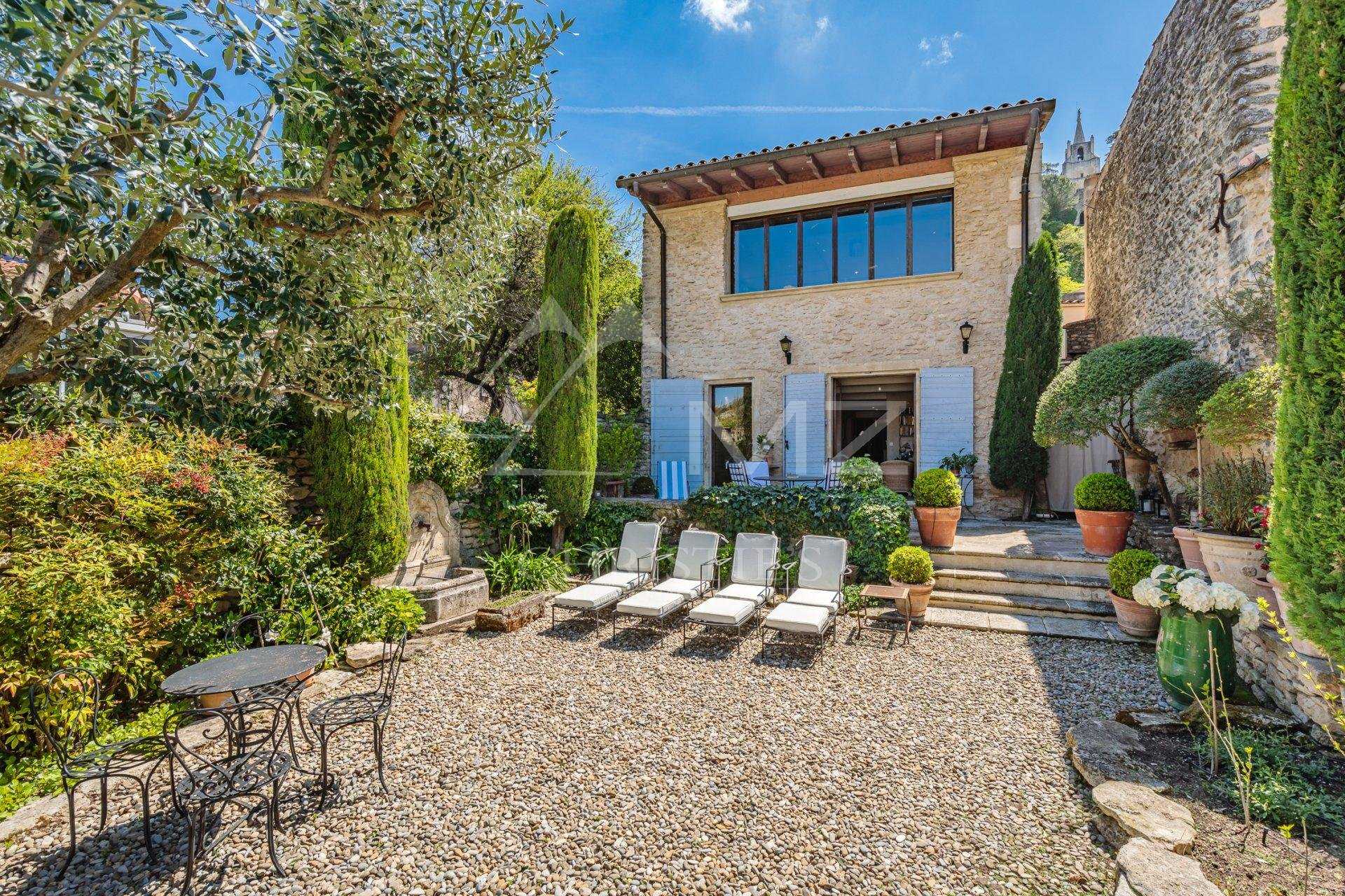 House in Bonnieux, Provence-Alpes-Cote d'Azur 10763534
