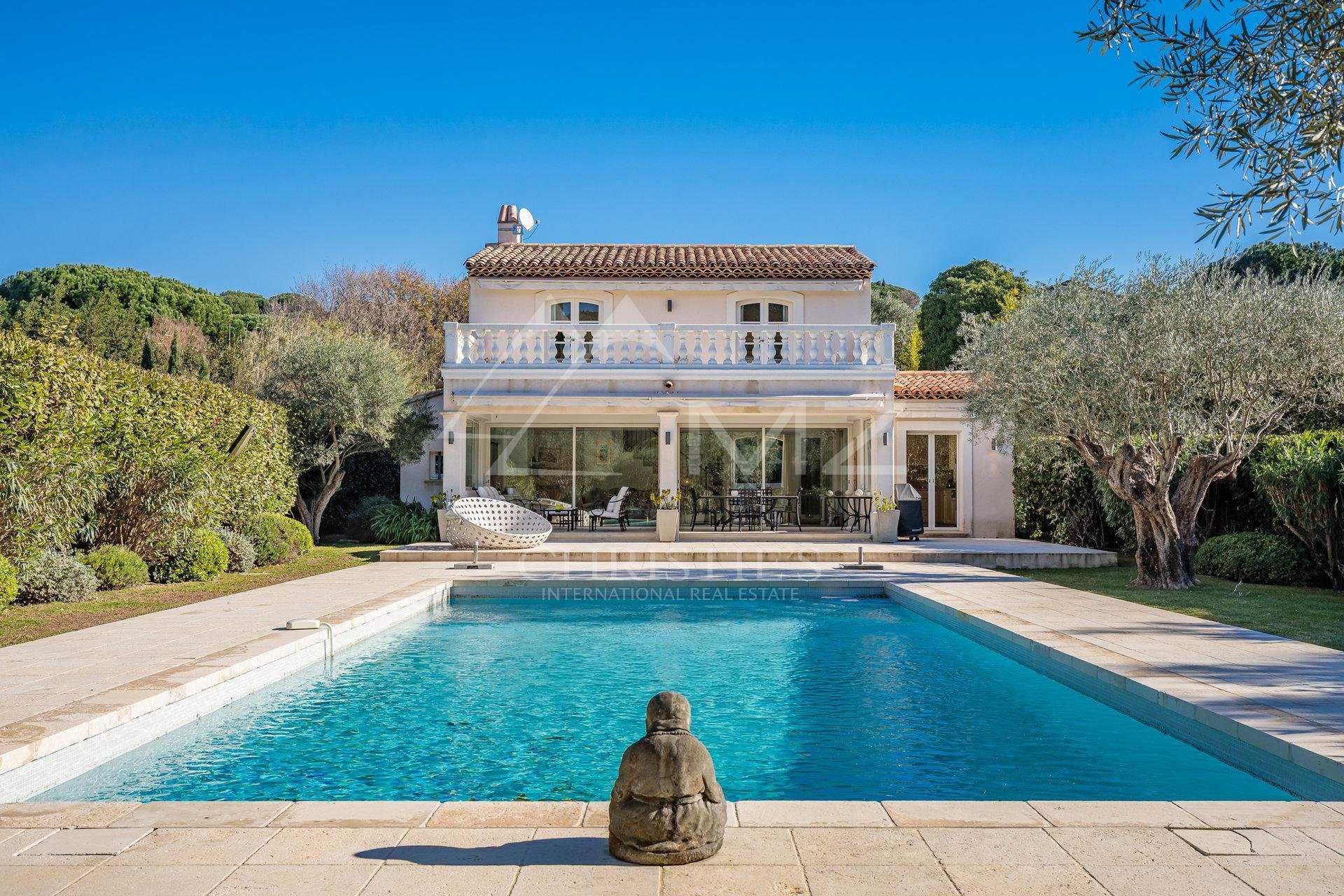 House in Saint-Tropez, Provence-Alpes-Cote d'Azur 10763562