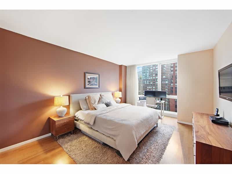 Condominium in New York, New York 10763880