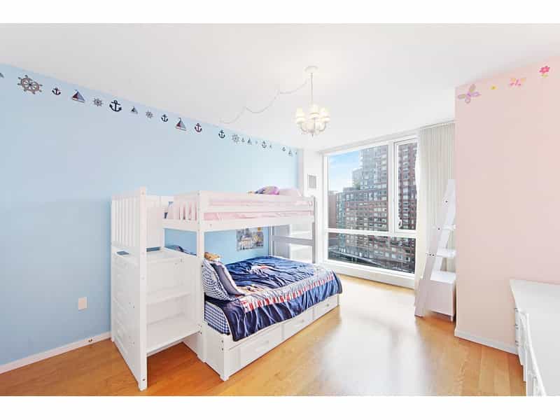 Condominium in New York, New York 10763880