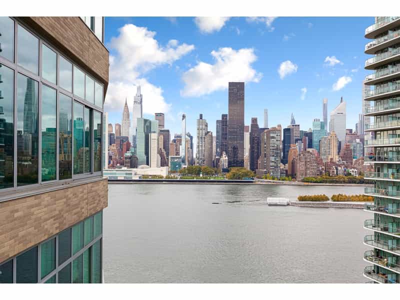 Condominium in Manhattan, New York 10763886