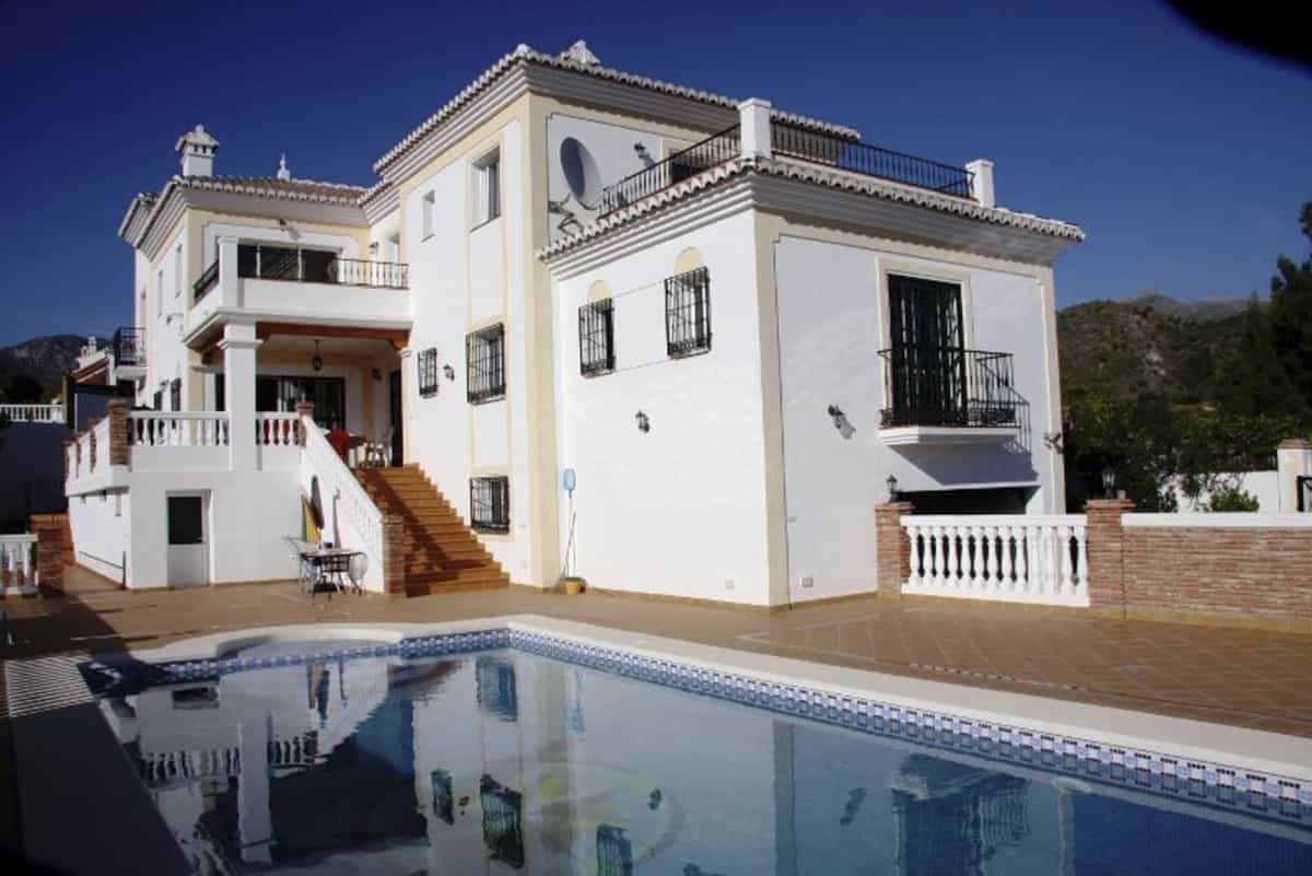 Будинок в Фрігіліана, Андалусія 10764919
