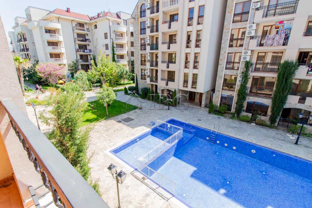 Condominium in Nesebar, Burgas 10765246