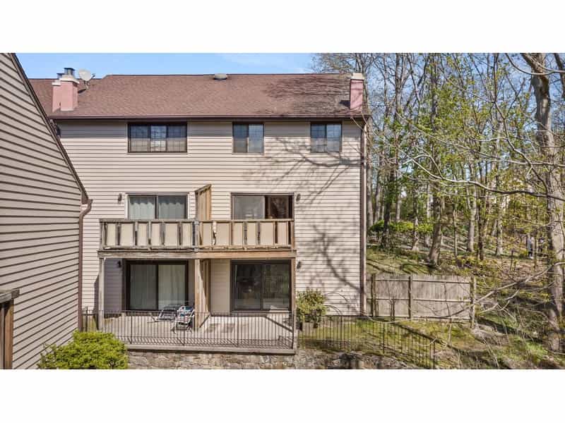 Condominium in Stamford, Connecticut 10765506