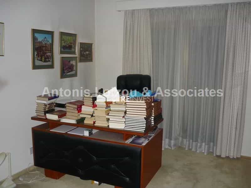 Rumah di Strovolos, Nicosia 10766594
