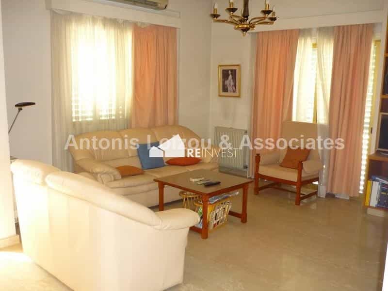 Huis in Strovolos, Nicosia 10766594