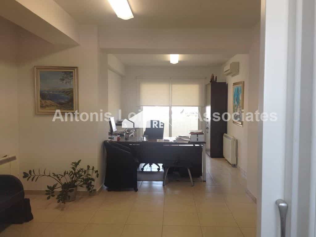 Oficina en Agios Dometios, Nicosia 10766655