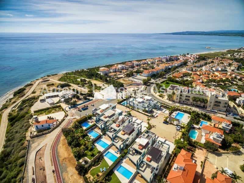 Condominium in Perivolia, Larnaca 10766766
