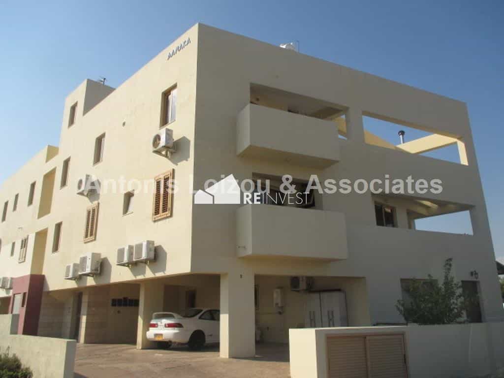 Condominium in Dromolaxia, Larnaka 10766796