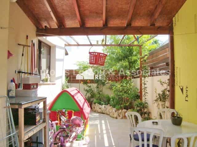 жилой дом в Aradip, Larnaka 10766861