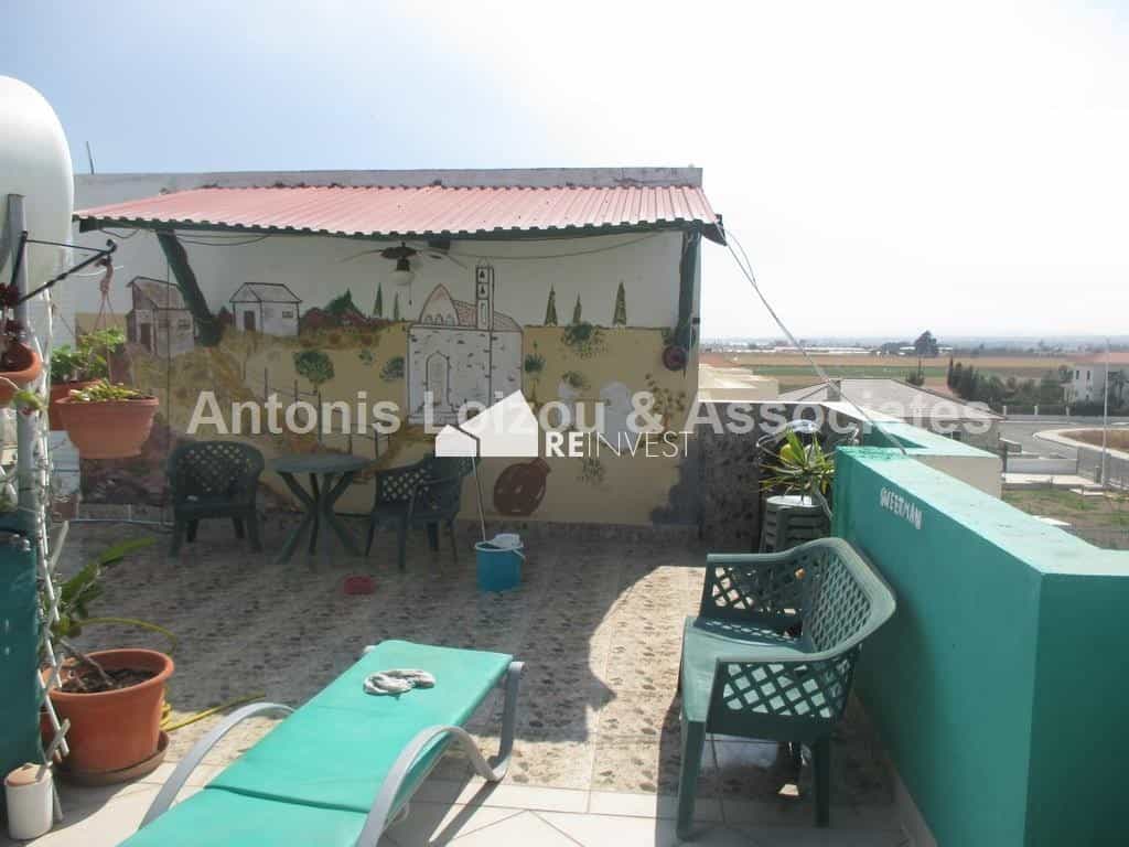 Condominium in Perivolia, Larnaca 10766865