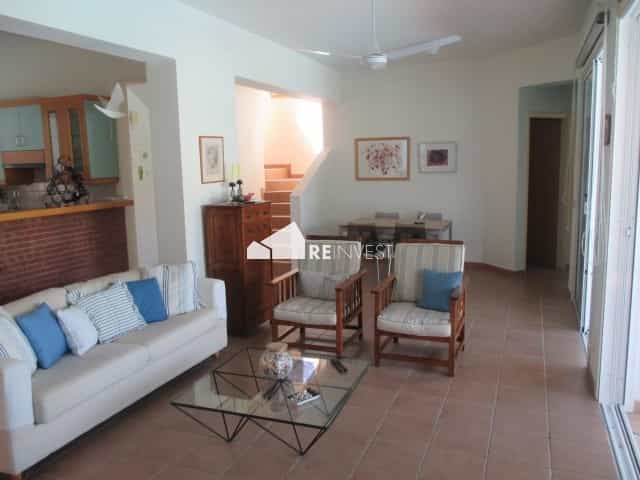 жилой дом в Perivolia, Larnaca 10767043