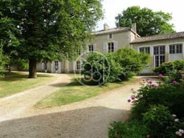 House in Melle, Nouvelle-Aquitaine 10769206