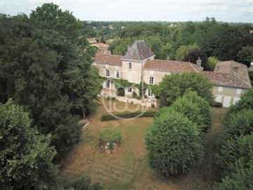 House in Melle, Nouvelle-Aquitaine 10769206