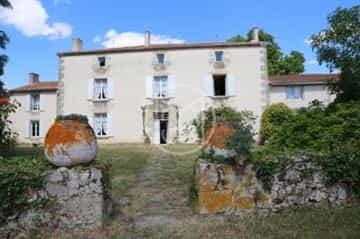 Dom w Parthenay, Nouvelle-Aquitaine 10769207