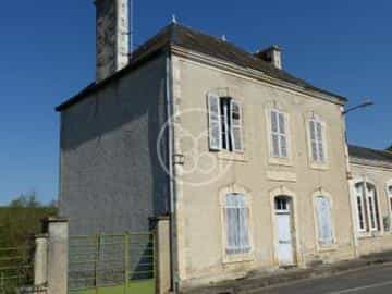 House in Brigueil-le-Chantre, Nouvelle-Aquitaine 10769212