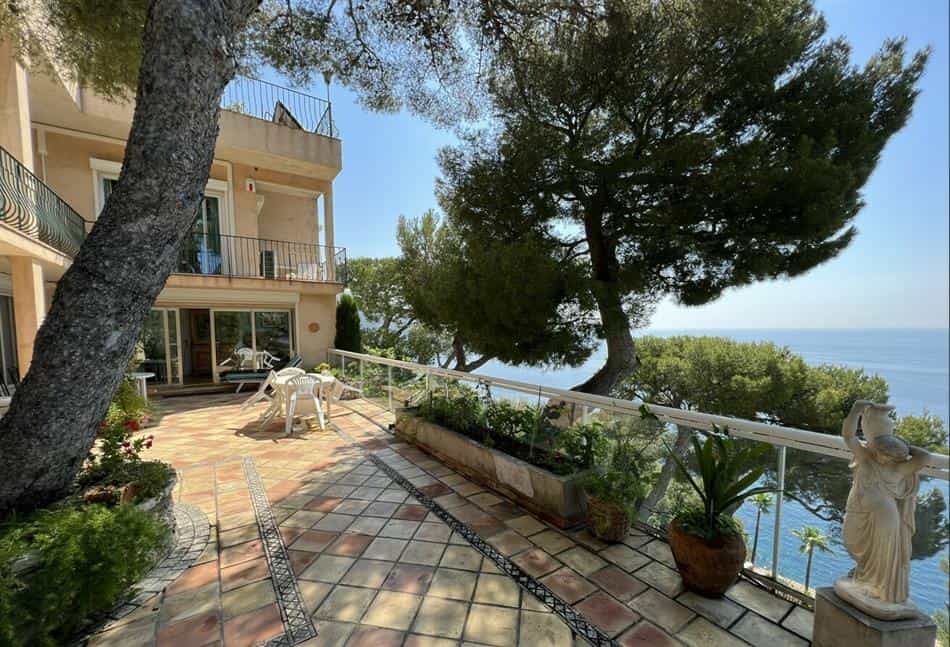 House in Eze, Provence-Alpes-Cote d'Azur 10769215