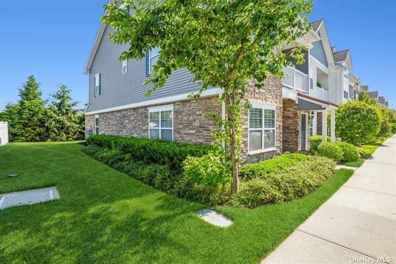 House in Patchogue, New York 10769702