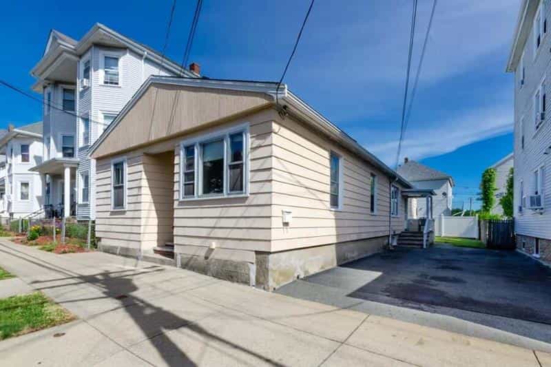 House in New Bedford, Massachusetts 10769803