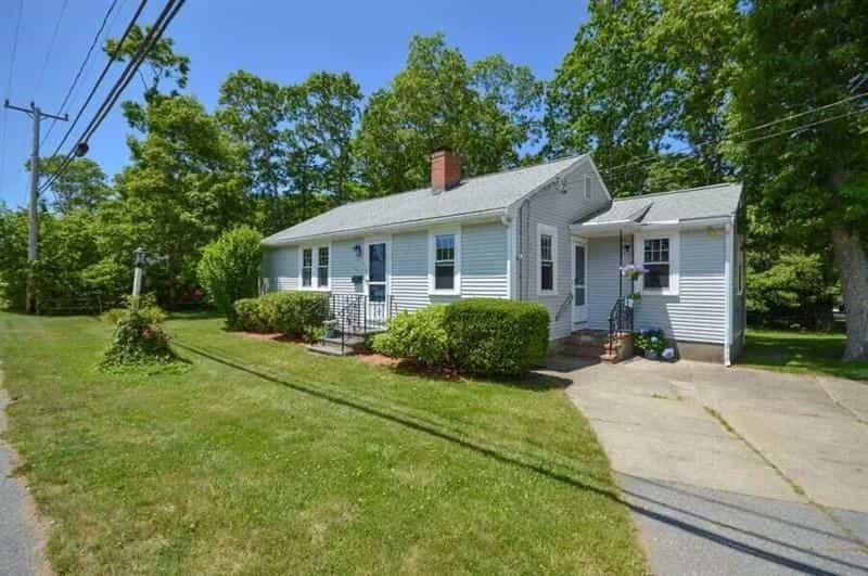 House in East Falmouth, Massachusetts 10769806