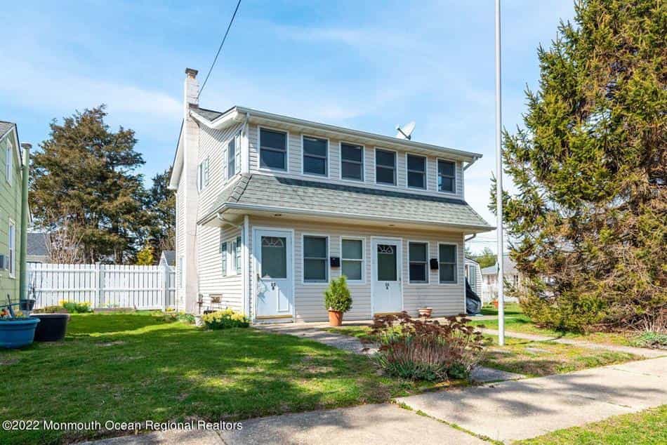 House in Manasquan, New Jersey 10770503