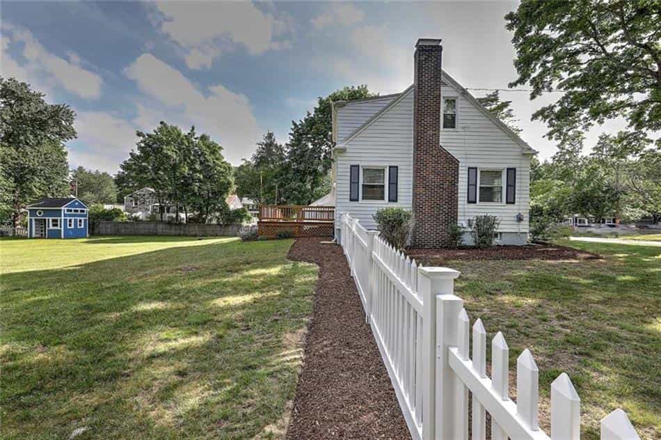House in Barneyville, Massachusetts 10770597