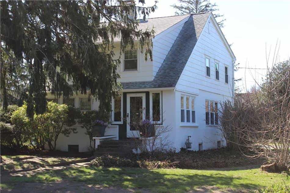 House in Bristol Highlands, Rhode Island 10770637