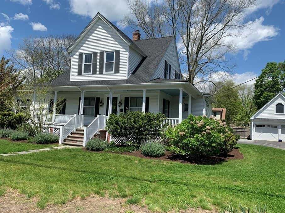 House in Bristol Highlands, Rhode Island 10770660