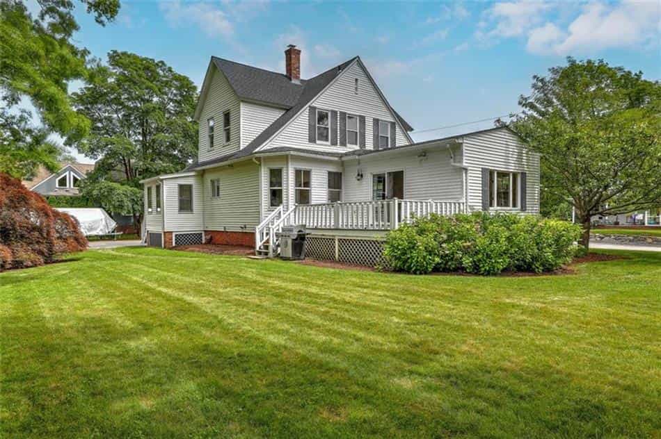 House in Bristol Highlands, Rhode Island 10770661