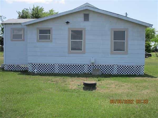 House in Kerens, Texas 10770782