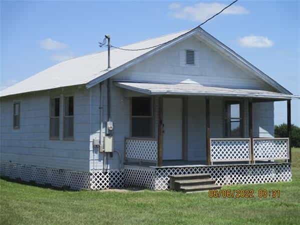 House in Kerens, Texas 10770782