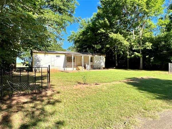 House in Berryville, Texas 10770798