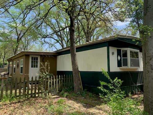 House in Log Cabin, Texas 10770807