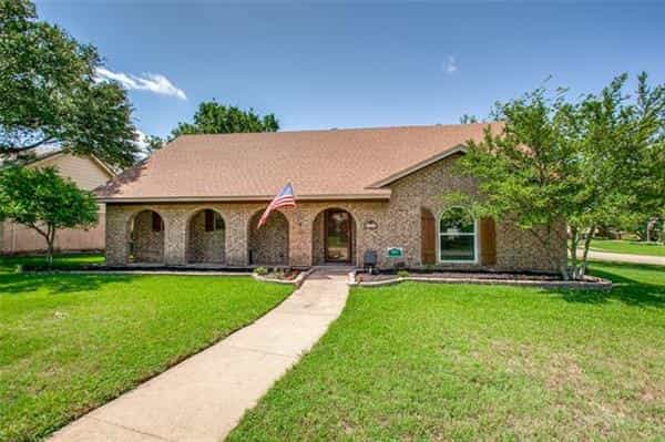House in Richardson, Texas 10770818